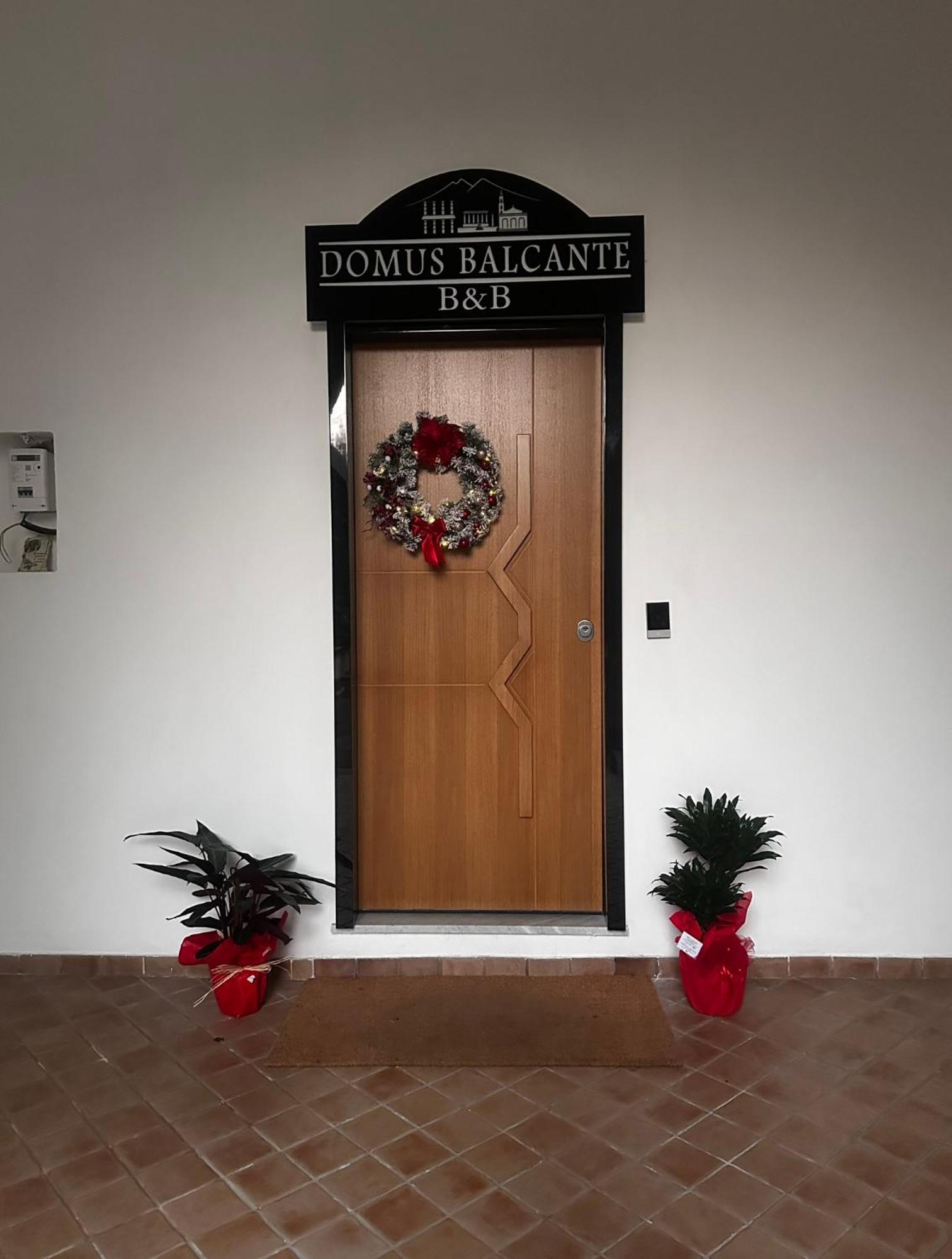 Domus Balcante B&B Pompei Bagian luar foto